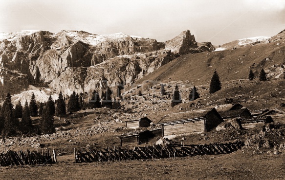 Ludoi Alm with Sagzahn Hill, Münster, Tirol, Austria